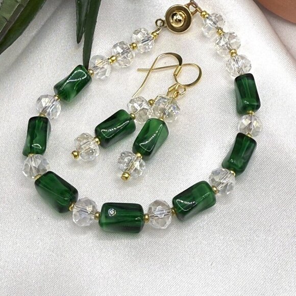 REIMAGINED Green Glass and Crystal Bead Bracelet Earring Set - Picture 1 of 6